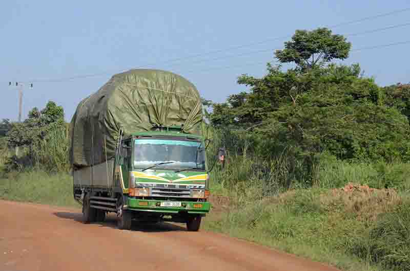 09 - Uganda - camion cargado